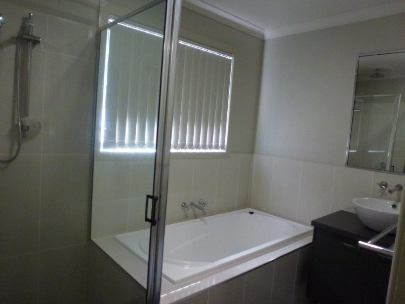 2/249 Mason Street, Koongal QLD 4701